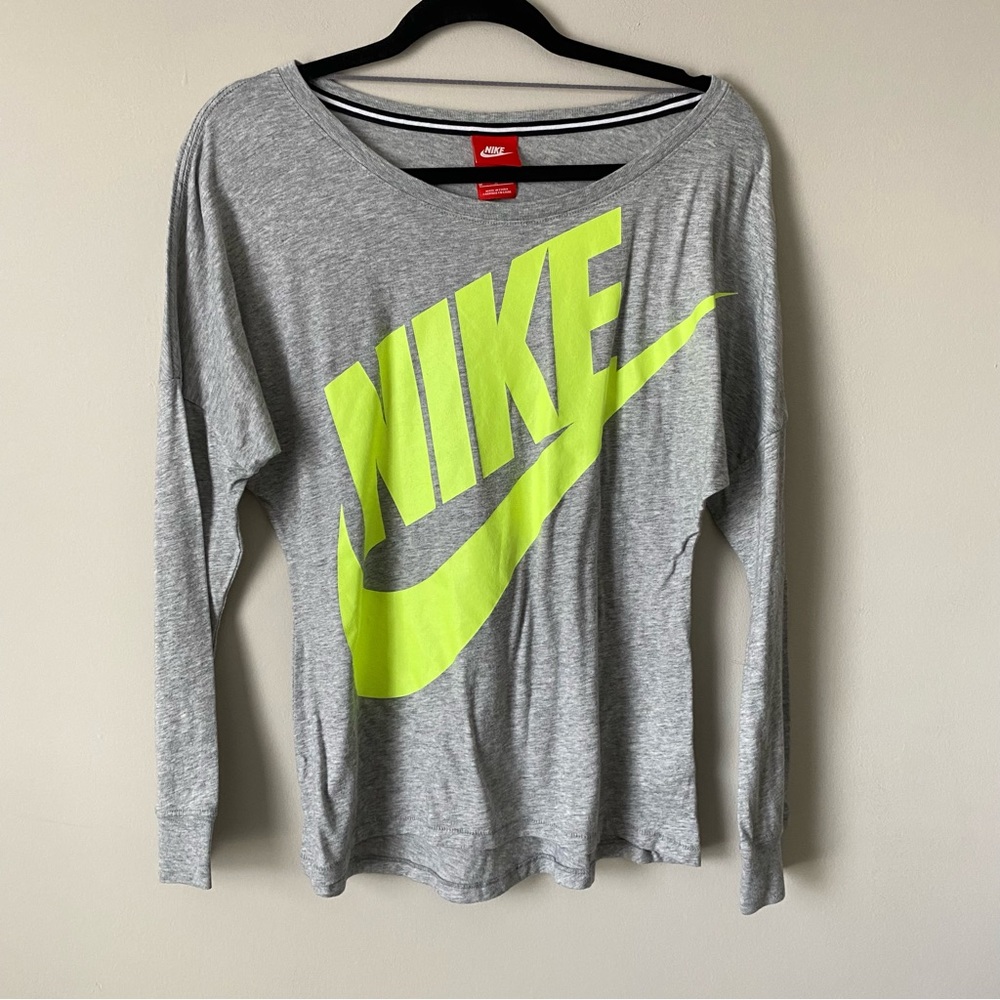 Nike T Shirt Women's M Long Sleeve Gray Regular Fit Boat Neck Polyester Blend - Picture 2 of 9